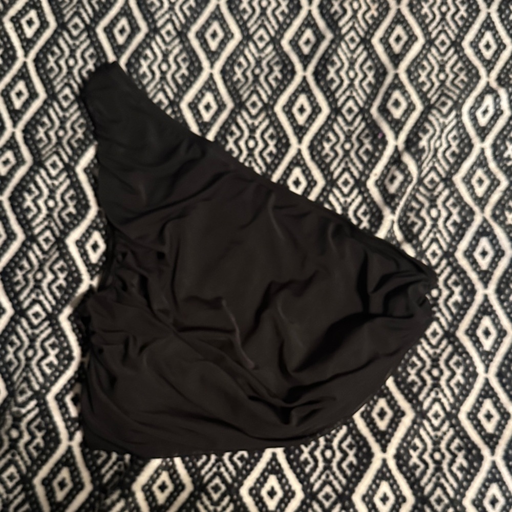 Black One-Shoulder Top